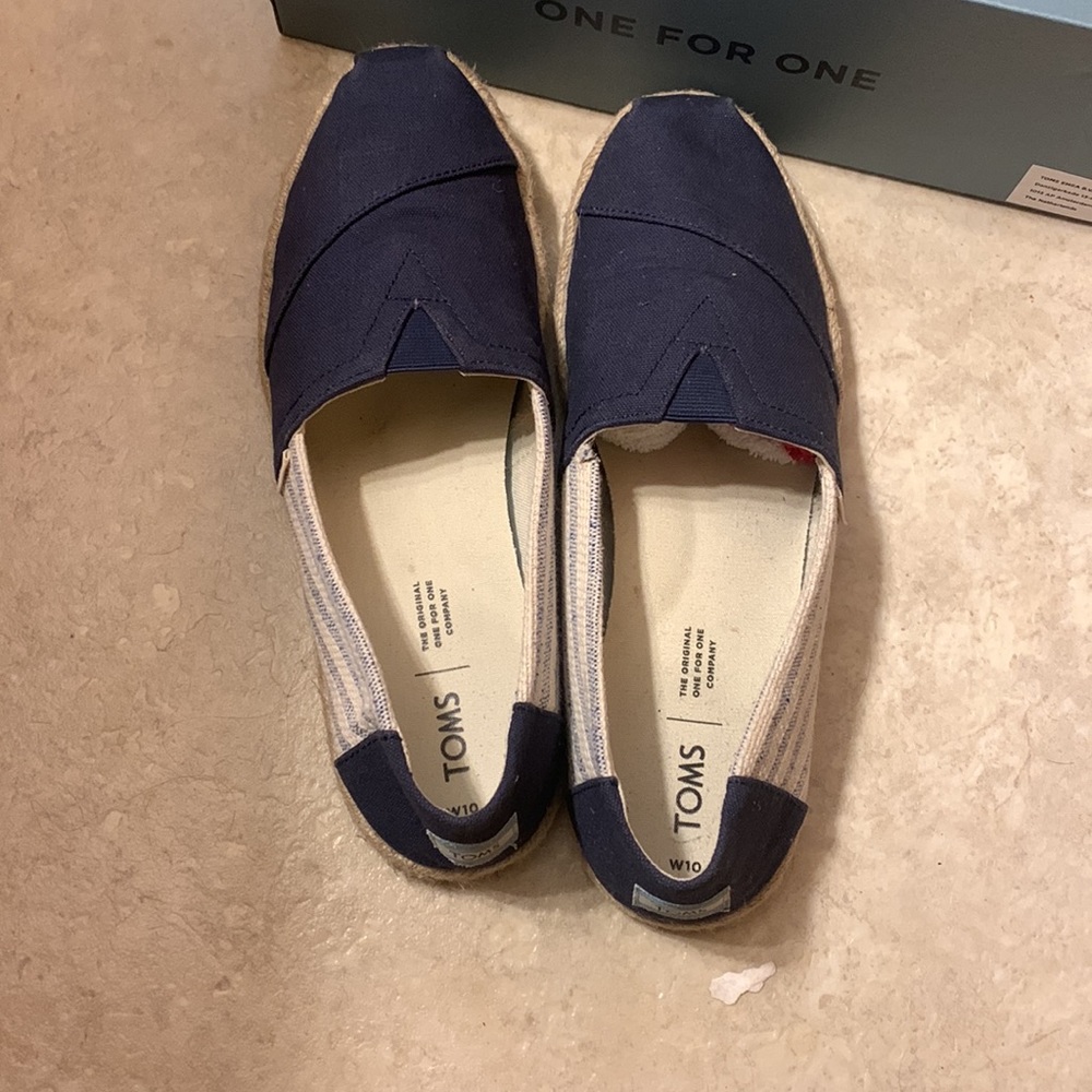 Toms - Navy, light blue, and Tan Size 10